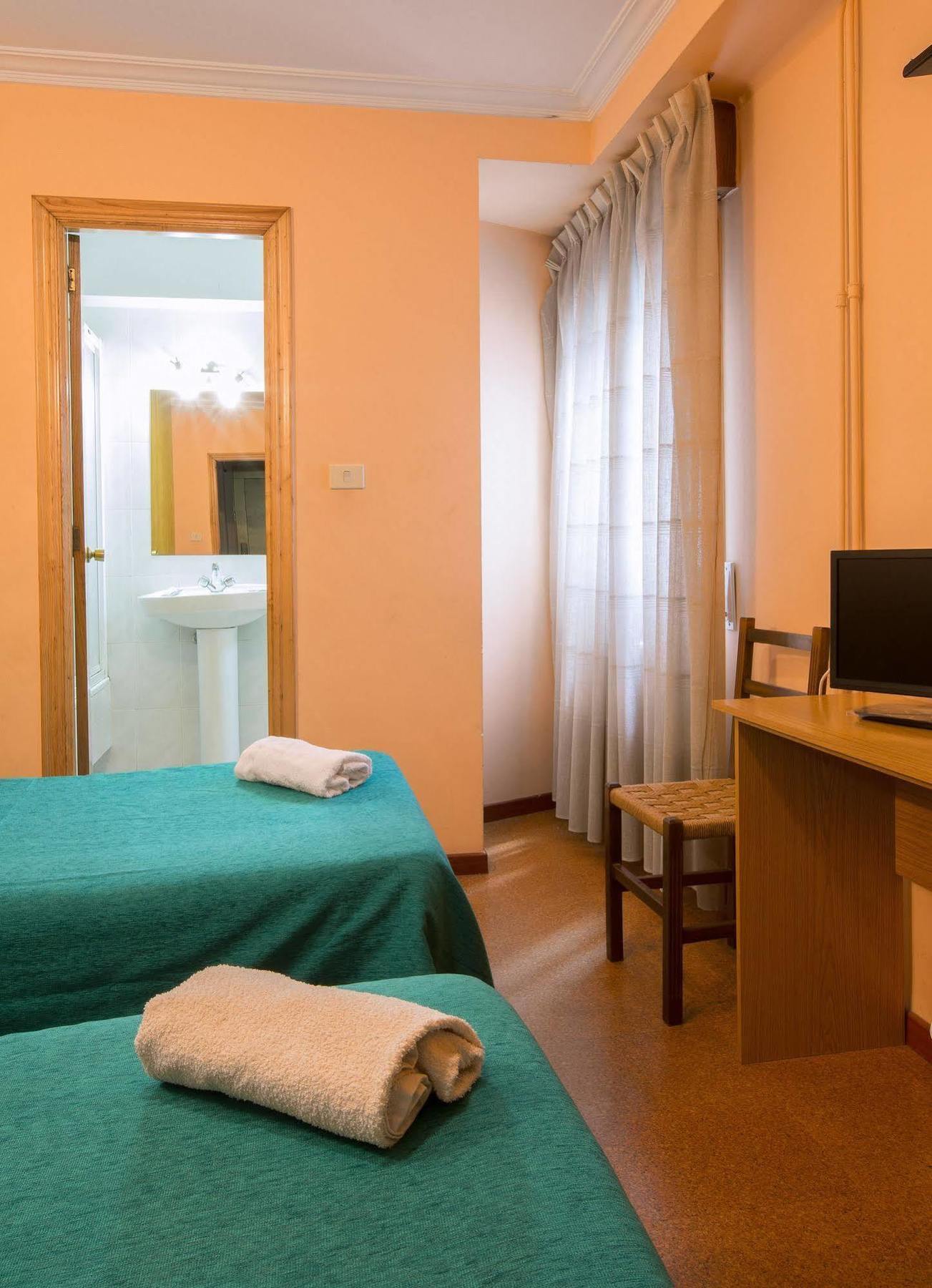 Pension Las Palmeras Lalín Exteriör bild