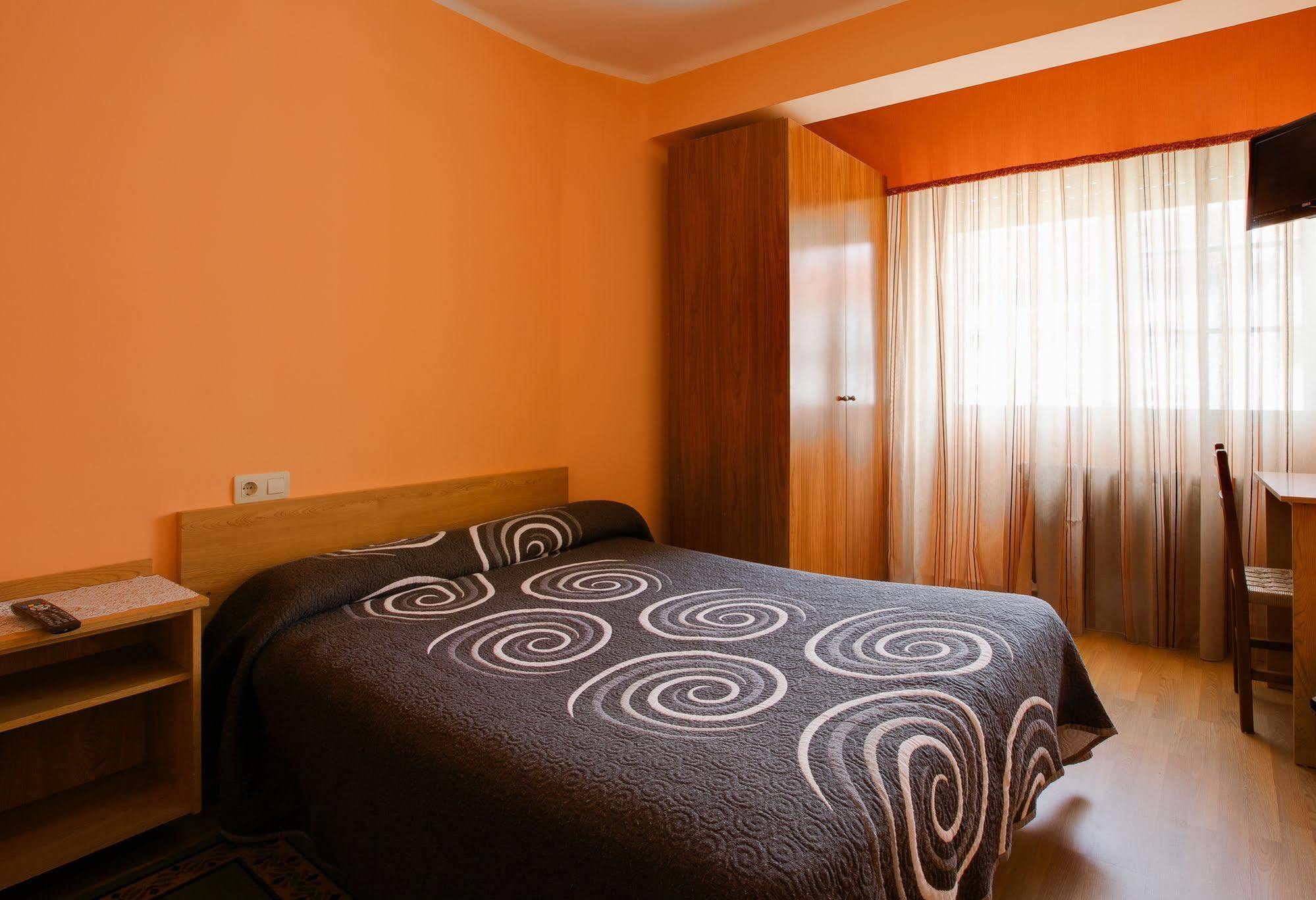 Pension Las Palmeras Lalín Exteriör bild